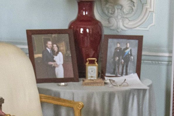 Foto Meghan Markle dan Prince Harry Tak Ada Lagi di Ruangan Queen Elizabeth?