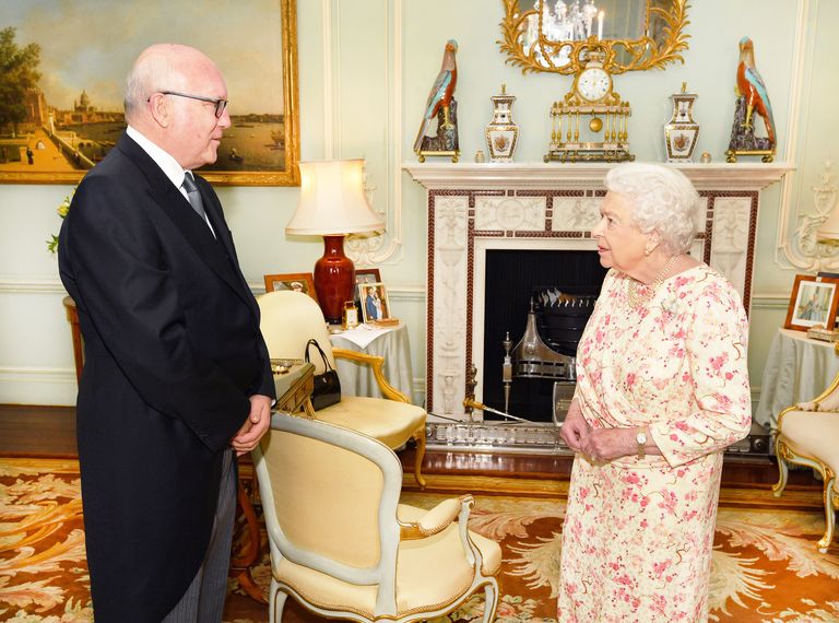 Foto Meghan Markle dan Prince Harry Tak Ada Lagi di Ruangan Queen Elizabeth?
