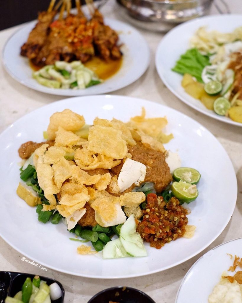 Jajaran Gado-gado Legendaris di Jakarta, Kuliner Bumbu Kacang yang Nagih Enaknya