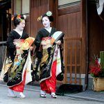 Wisatawan Dilarang Mengambil Foto Geisha di Jalan Pribadi Distrik Kyoto