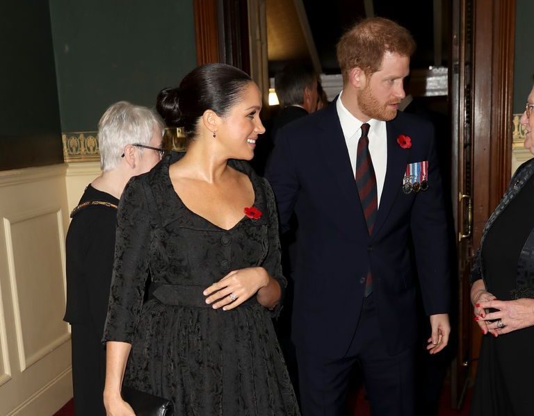 Meghan Markle dan Prince Harry Tunjukan Kemesraan di Royal Festival of Remembrance