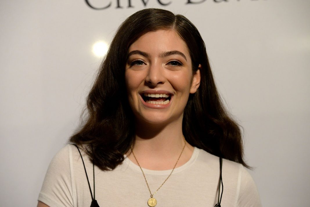 Lorde Mengumumkan Penundaan Perilisan Album Terbarunya Kepada Fansnya