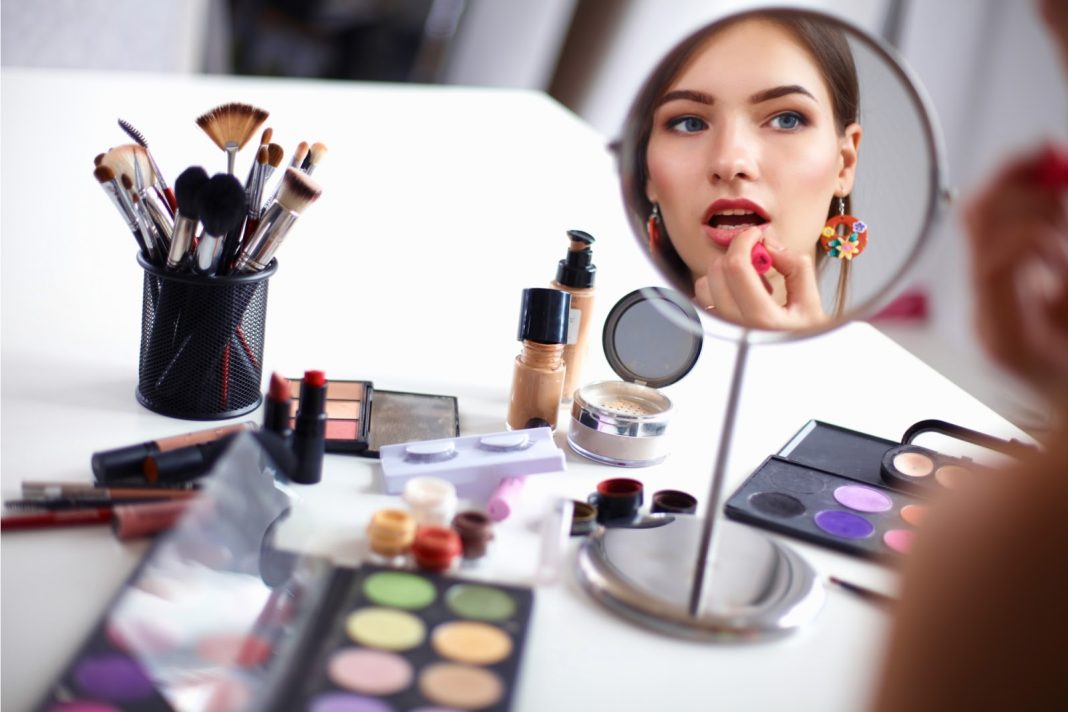 Beauty Hack dan Tips Makeup dari YouTube, Bikin Cantik Makin Gampang