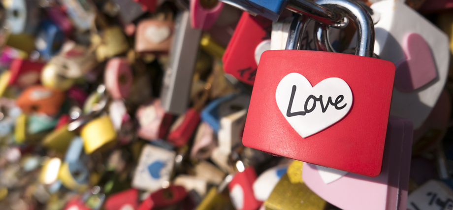 Rekomendasi Tempat Romantis untuk Memasang Gembok Cinta