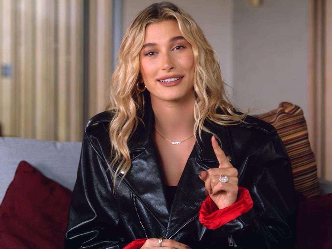 Hailey Baldwin Jelaskan Kondisi Genetik yang Dialami Setelah Di-bully