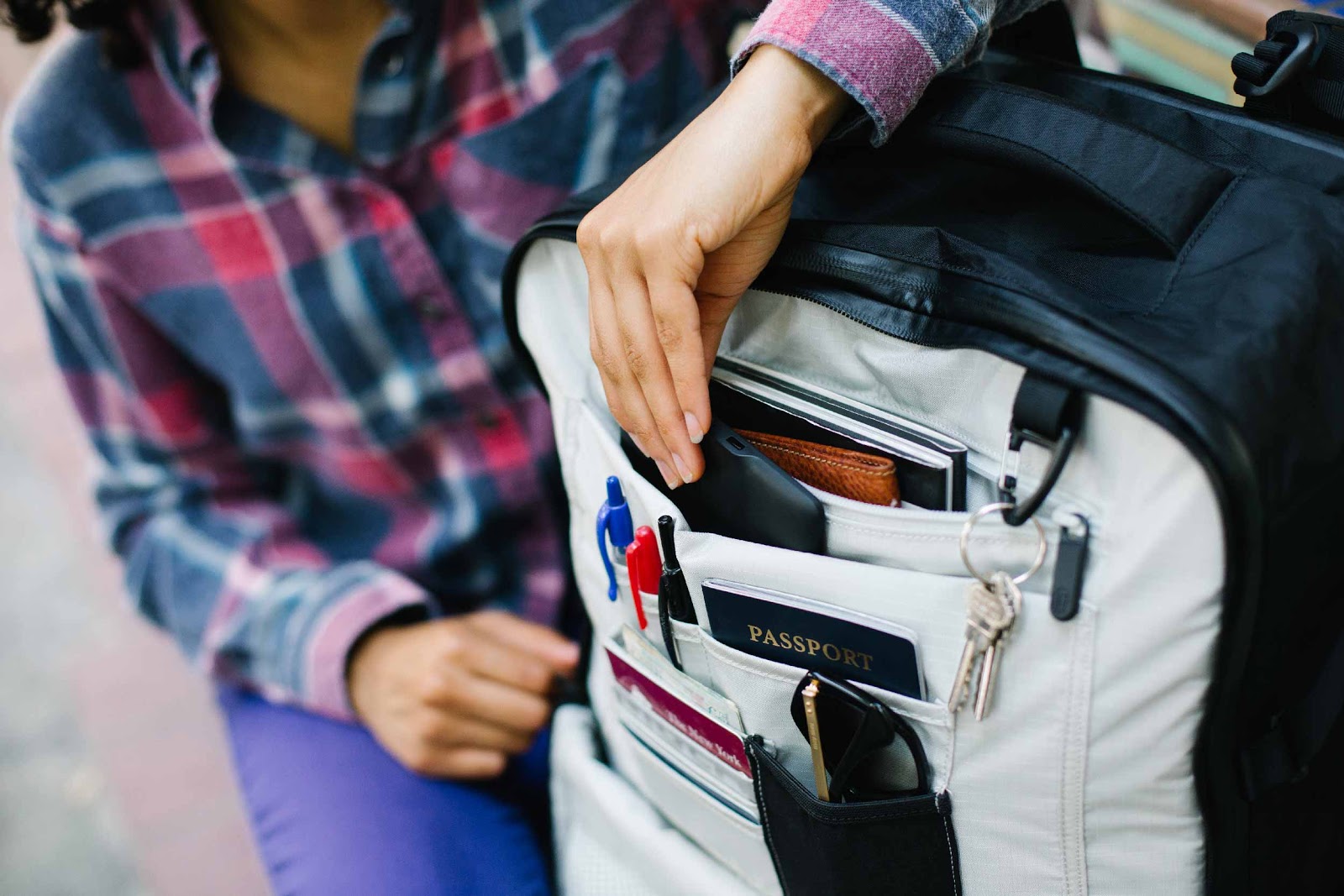 Tips Memilih Backpack Buat Kamu yang Suka Traveling ala Backpacker Portal Wanita Muda