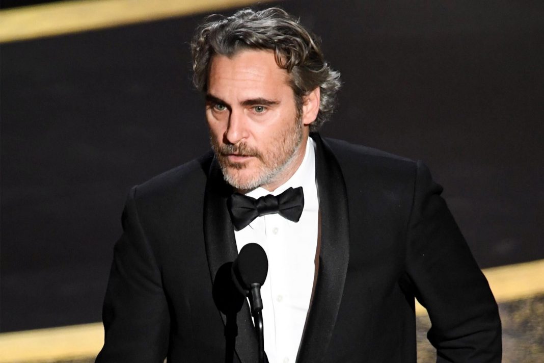 Joaquin Phoenix Beri Pidato Menyentuh Usai Raih Penghargaan Best Actor di Oscar 2020