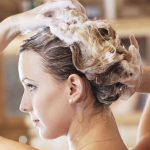 5 Rekomendasi Sampo Anti Ketombe yang Ampuh Bersihkan Rambut