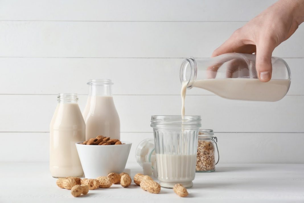Susu Almond vs Susu Gandum, Mana yang Lebih Baik Menurut Ahli Nutrisi?  