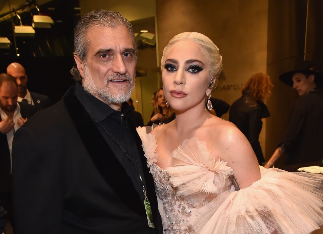 Ayah Lady Gaga Dikritik Setelah Minta Sumbangan Untuk Membayar Karyawan Restauran