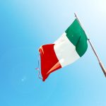 Viral, Video Warga Italia Bernyanyi Saat Lockdown Virus Korona