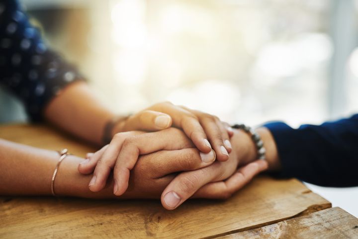 Alami Perceraian, Lakukan Tips Ini Sebagai Dukungan Mental Untuk Sahabatmu