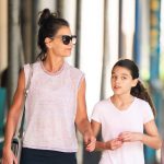 Katie Holmes dan Suri Cruise “Selamatkan Satu Sama Lain” Setelah Tinggalkan Tom Cruise