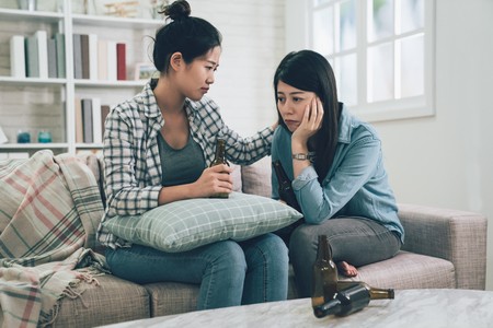 Alami Perceraian, Lakukan Tips Ini Sebagai Dukungan Mental Untuk Sahabatmu