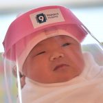 Waspada Penularan COVID-19, Rumah Sakit di Thailand Siapkan Perisai Wajah untuk Bayi yang Baru Lahir
