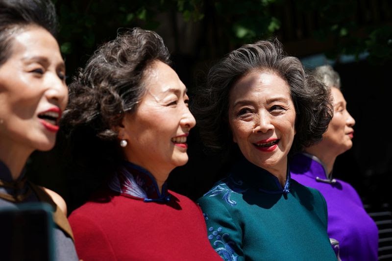 Yuk Kenalan Sama “Glamma Beijing”, Empat Nenek yang Membuktikan Usia Hanya Angka