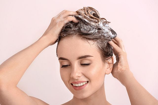 Tips Mengatasi Garis Rambut yang Mulai Menipis atau Menurun