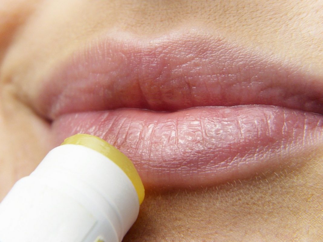 5 Langkah Dapatkan Bibir Pink Sehat Merona
