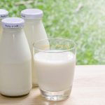 Hati-hati, Ladies, Ini Dampak Buruk Konsumsi Produk Susu Berlebihan (Part 2)