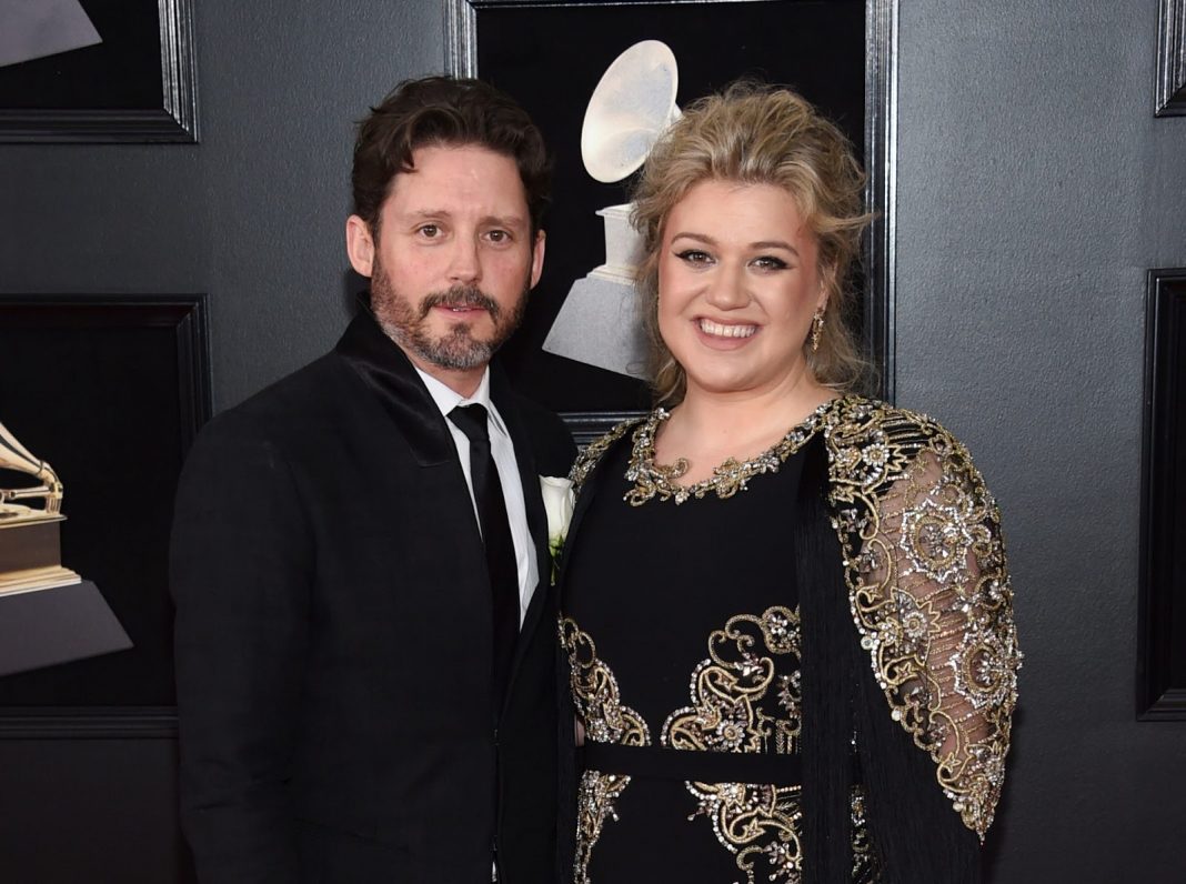 Kelly Clarkson Klaim Perusahaan Mantan Suaminya Telah Menipunya Sampai Miliaran