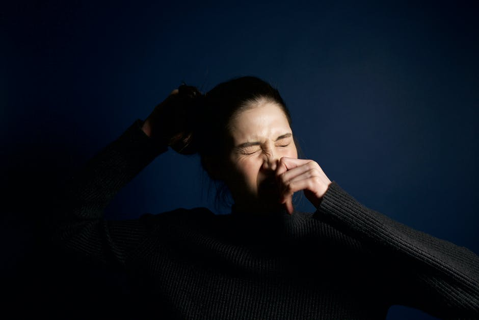 Takut Bersin Karena Diliatin Orang? Cek 10 Penyebab dan Cara Menghentikan Bersin!