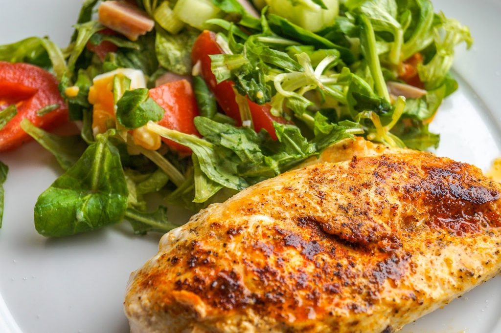 5 Cara Mudah Menambahkan Protein Pada Salad Sayur, Sehat dan Enak!
