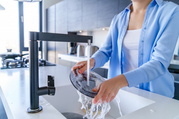 Tips Cepat dan Mudah Bersihkan Peralatan Dapur Setelah Memasak