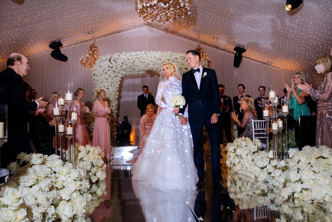 Wujudkan Impian Masa Kecil, Paris Hilton dan Carter Reum Gelar Pernikahan Bergaya Negeri Dongeng di Perkebunan Bel-Air