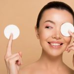 Bahaya Bagi Kulit, Hindari Kebiasaan Ini Ketika Membersihkan Makeup