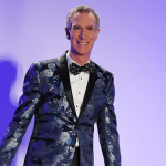 Bill Nye, The Science Guy Menyarankan Oil tidak Dipakai di Kulit Kepala