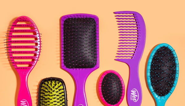 Mencuci Sisir dan Sikat Rambut: Seberapa Sering dan Bagaimana Cara Terbaik untuk Melakukannya?