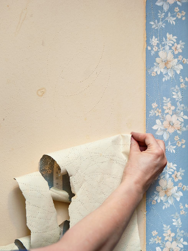Cara Mudah Melepas Wallpaper Sendiri di Rumah