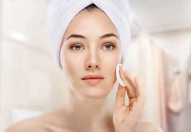 Rekomendasi Makeup Remover Andalan Bersihkan Wajah Hingga Maksimal
