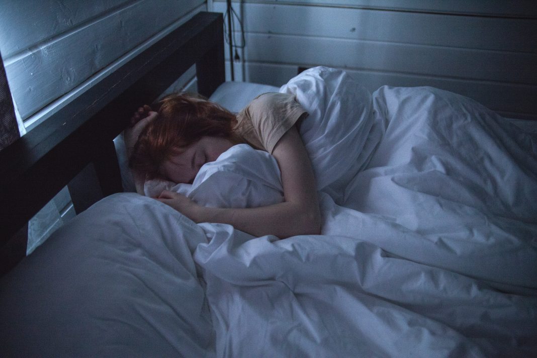 9 Hal yang Tidak Kamu Sadari Terjadi pada Kulit Saat Tidur (Bagian 1)