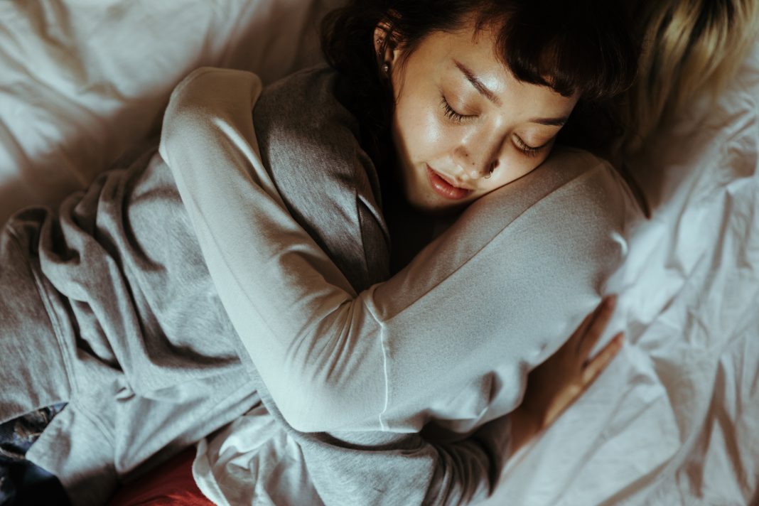 9 Hal yang Tidak Kamu Sadari Terjadi pada Kulit Saat Tidur (Bagian 2)