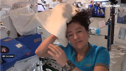 Menstruasi dan Cara Membersihkan Badan di Luar Angkasa Bagi Astronaut Wanita