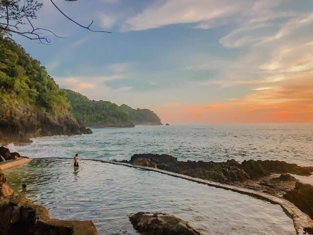 Pantai Lhoknga Spot Surfing Terbaik dan Relaksasi di Aceh