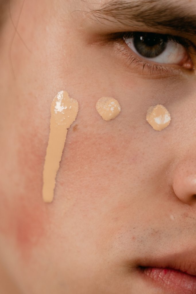 4 Kesalahan Makeup yang akan Mempertegas Kerutan Kulit, Menurut Profesional MUA