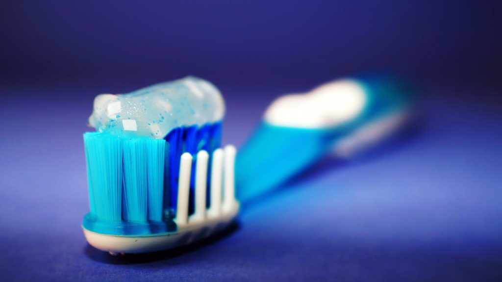 Ini Alasan Mengapa Kamu Sebaiknya TIdak Langsung Menyikat Gigi setelah Minum Kopi, Menurut Dokter Gigi
