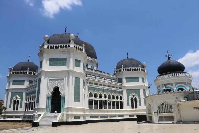 Masjid Raya Al-Mashun Pesona Sejarah Terbesar Didalamnya