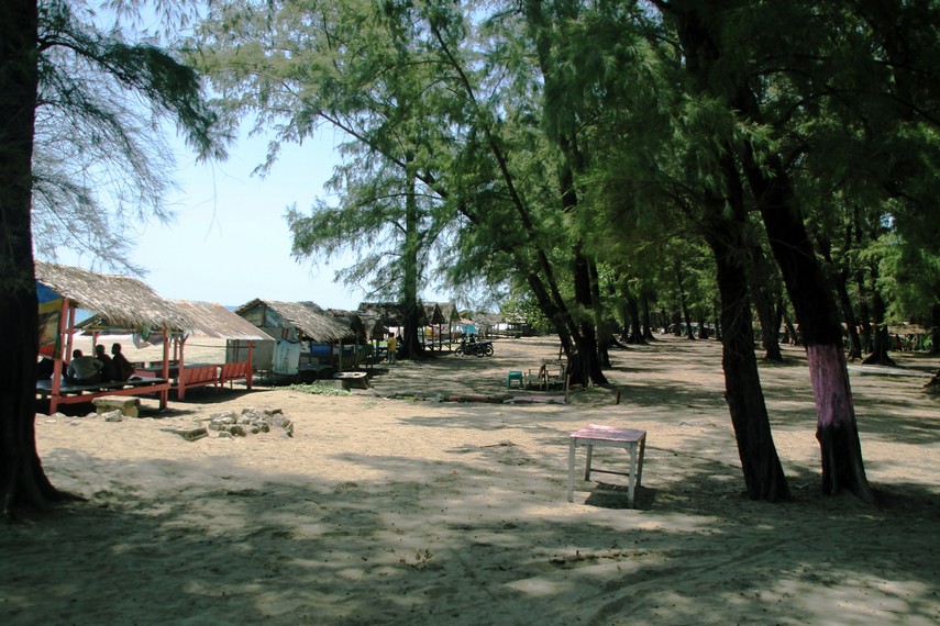 Pantai Ujong Batee Puteh yang Bikin Candu Malas Pulang