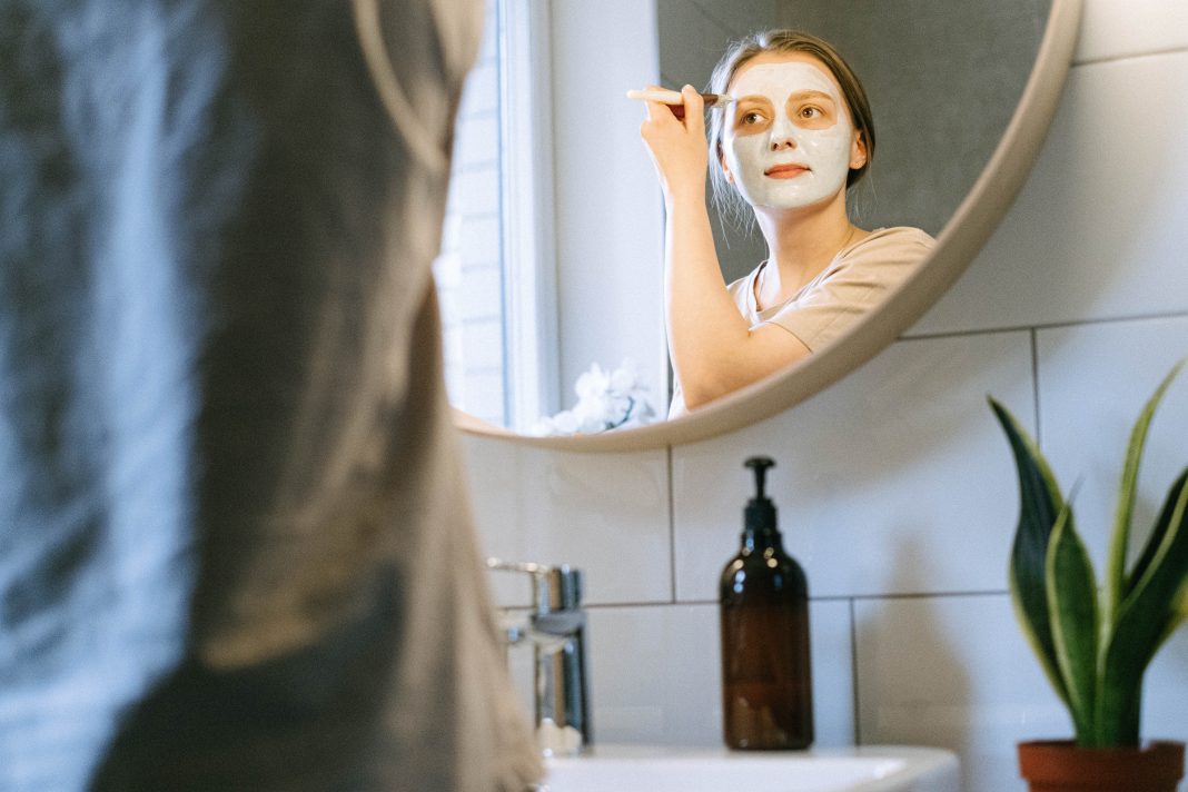 4 Aturan Penggunaan Clay Mask yang Harus Diterapkan Apapun yang Terjadi, Menurut Dermatologis
