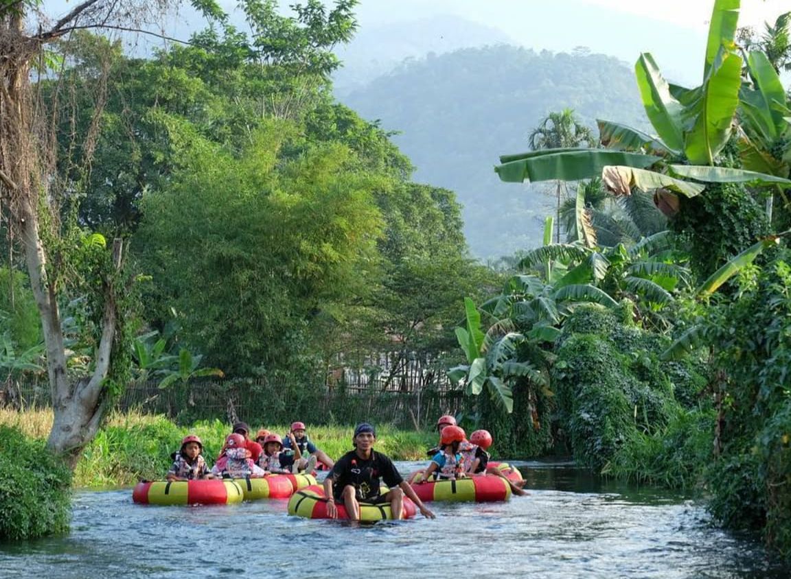 Pandawa Kayak Wisata Air yang Menantang di Tengah Kota Medan
