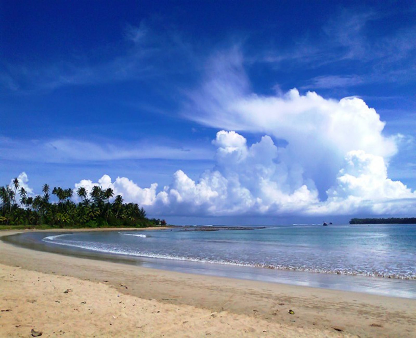 Menikmati Keindahan Pantai Lagundri di Pulau Nias, Sumatra Utara