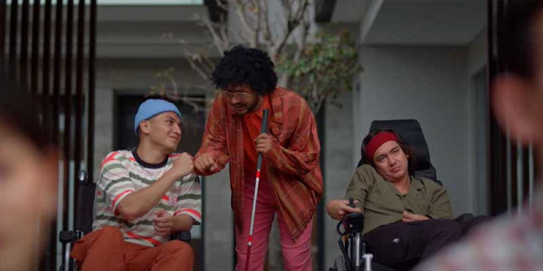 Film 'Why Do You Love Me' Road Trip Komedi Indonesia Hampir Sempurna