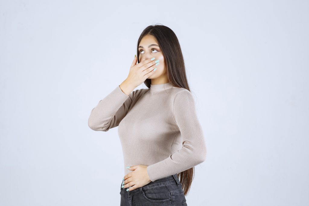 5 Cara Mengurangi Dampak Negatif Kopi Terhadap Kesehatan Gigi, Menurut Dokter Gigi 
