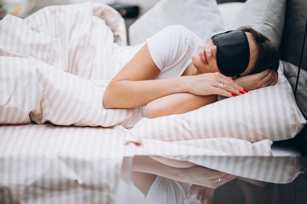 Benarkah Panas pada Malam Hari Bisa Lebih Membahayakan di Waktu Tidur? 