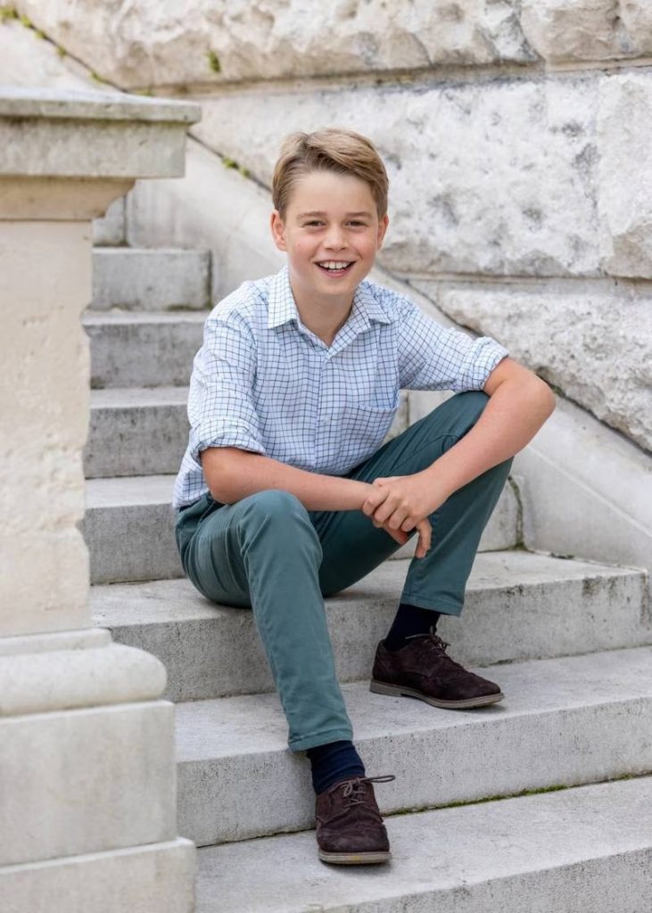 Keluarga Pangeran William Sering Kenakan Pakaian Warna Biru, Ternyata Ini Alasannya!