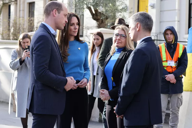 Keluarga Pangeran William Sering Kenakan Pakaian Warna Biru, Ternyata Ini Alasannya!