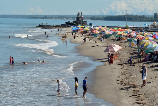 Keindahan Pantai Gandoriah Pariaman Destinasi Liburan yang Memikat